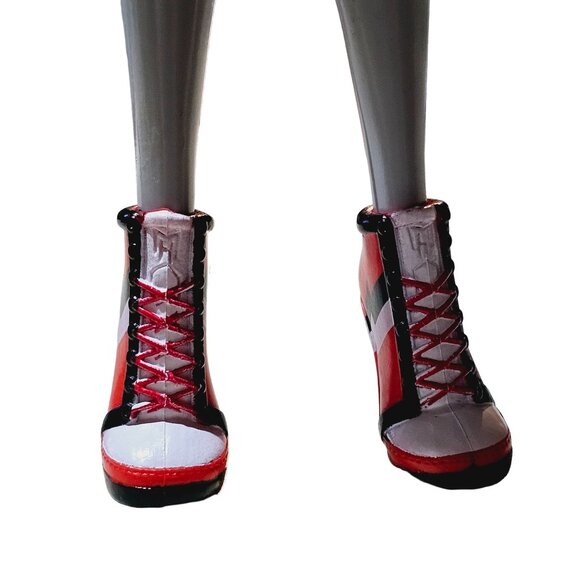 Monster High 2008 Ghoulia Yelps Totally Brainy Zombie Mattel Doll - Picture 4 of 5